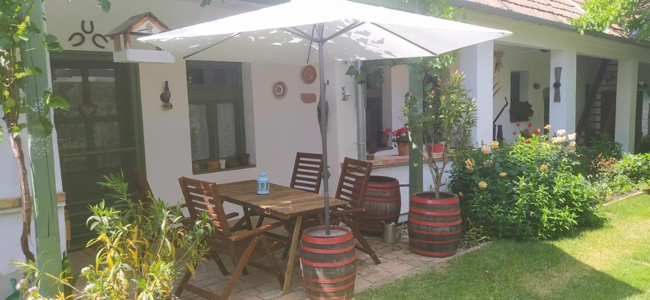 Égkőris Vendégház Bakonyszucs Esterno foto